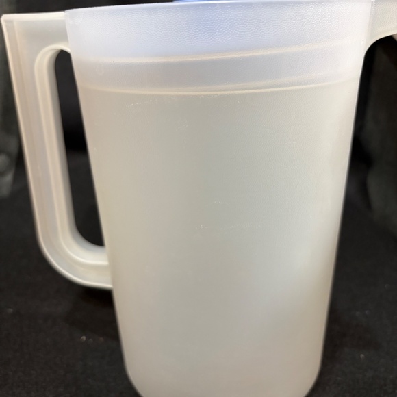 Tupperware 2 Quart Pitcher #1676-1 Frosted Clear & Blue Button Lid - Picture 5 of 6